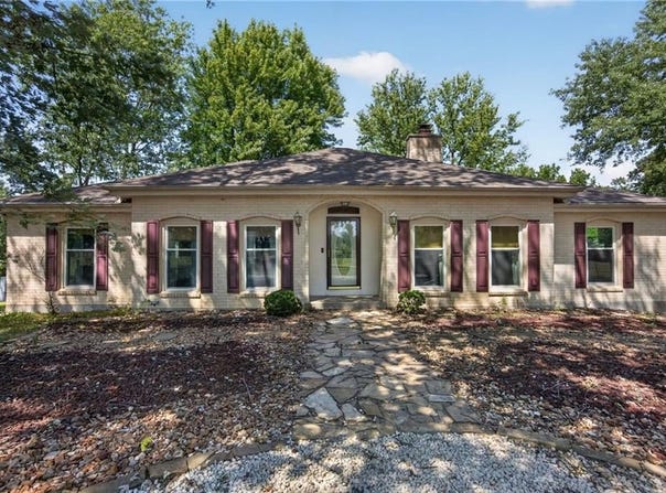 8004 E 233rd Street, Peculiar, MO 64078