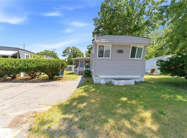 3 Lane 7, Coventry, RI 02816