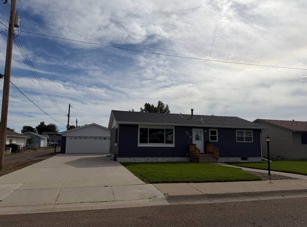 810 7th Ave SE, Sidney, MT 59270