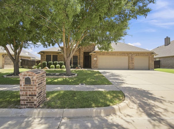 5610 Paradise Drive, Midlothian, TX 76065