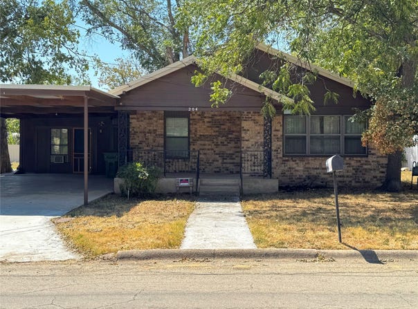 204 E 9th Street, Coleman, TX 76834