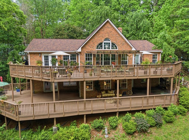 157 Burkes Hollow RD, Willis, VA 24380