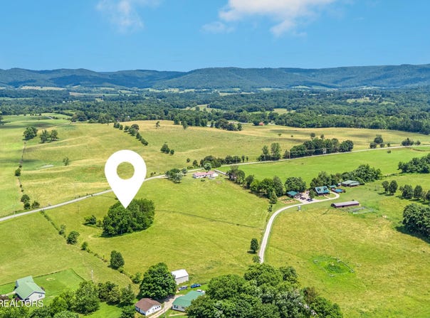 Dogwalk Rd, Alpine, TN 38543