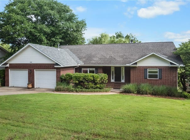104 Lake Road, Springdale, AR 72764