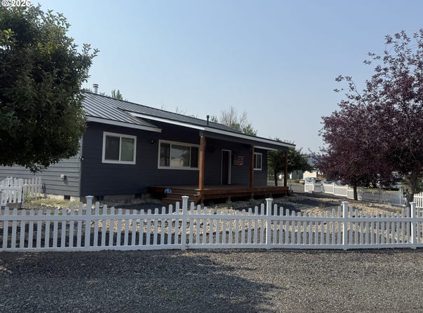 216 B Ave, Seneca, OR 97873
