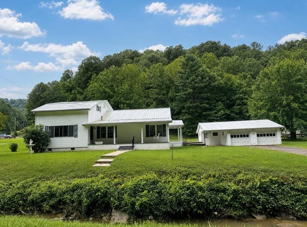 2267 Meathouse Fork, Canada, KY 41519