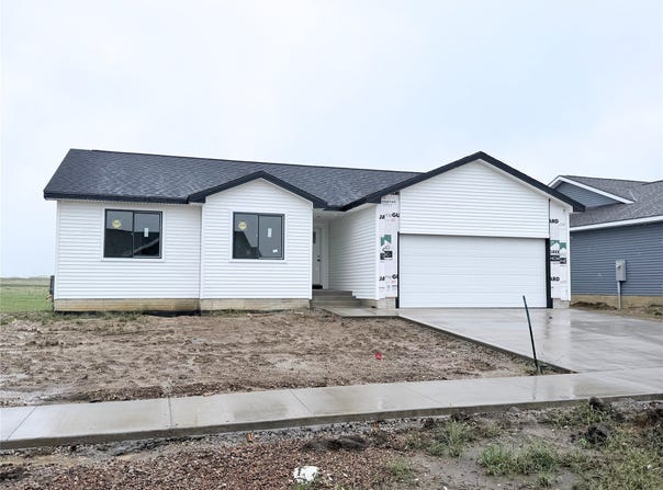 3192 Marigold Circle, Pella, IA 50219