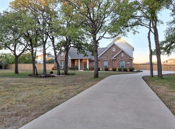 116 Oak Plaza Dr, Georgetown, TX 78628