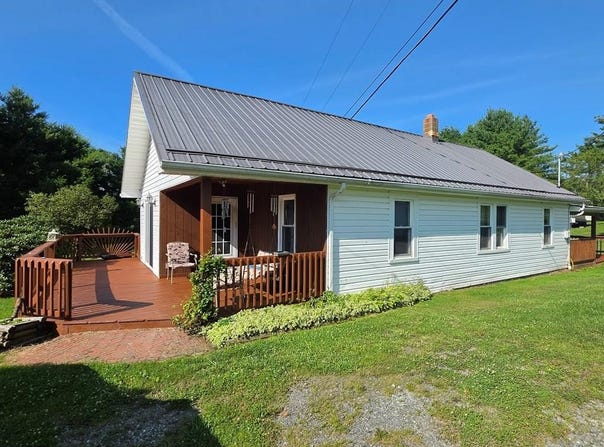 23 Windytown Rd, Fries, VA 24330