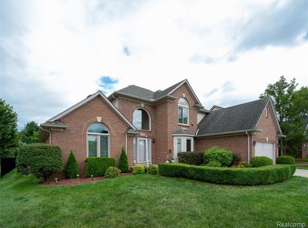 48746 Bradford Drive, Macomb Twp, MI 48044