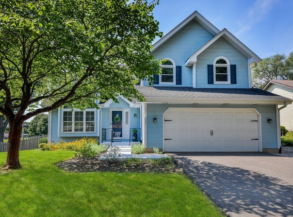 102 Juniper Drive, North Aurora, IL 60542
