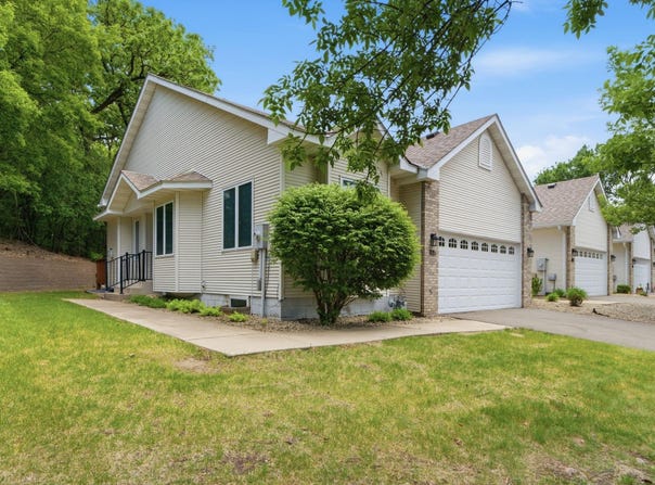 815 Wescott Square, Eagan, MN 55123
