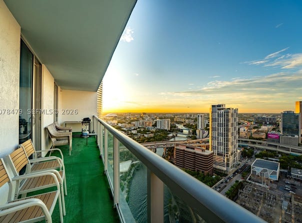185 SW 7th St, Miami, FL 33130