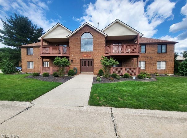8671 Scenicview Drive, Broadview Heights, OH 44147