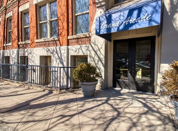 408 W Saint Clair Avenue, Cleveland, OH 44113