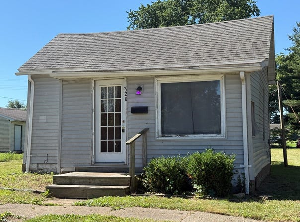 320 W Patterson St, Roodhouse, IL 62082