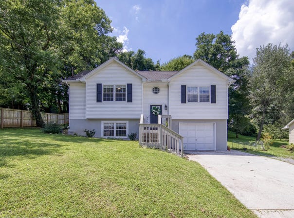 3913 Abercorn Rd, Knoxville, TN 37921