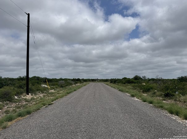 675 Legend Hls, Uvalde, TX 78801