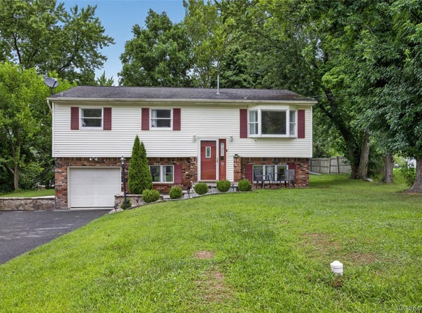 32 Surrey Road, Chester, NY 10918