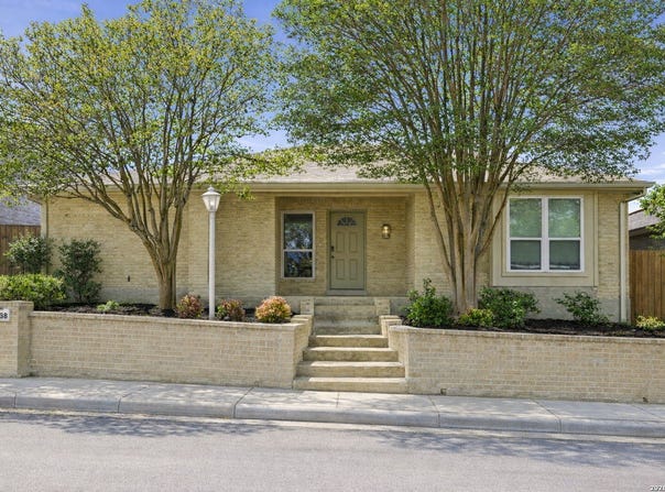 5838 Winterhaven Dr, Windcrest, TX 78239
