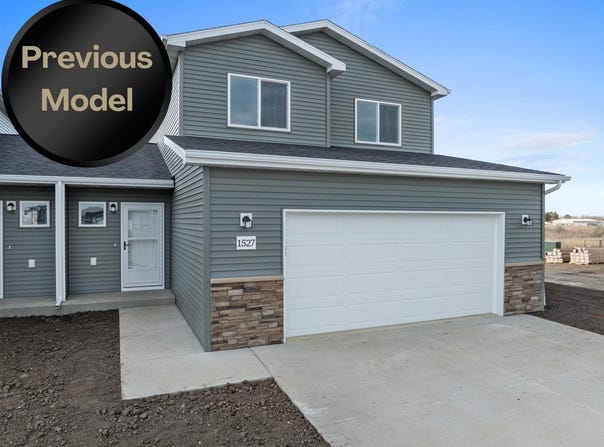 1560 47th Loop SE, Minot, ND 58701