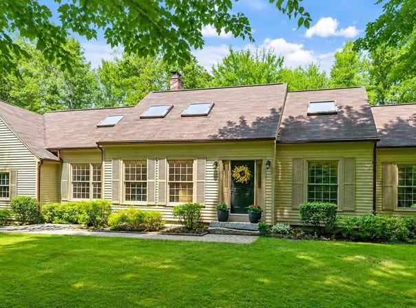 31 Pheasant Run Road, Belgrade, ME 04917