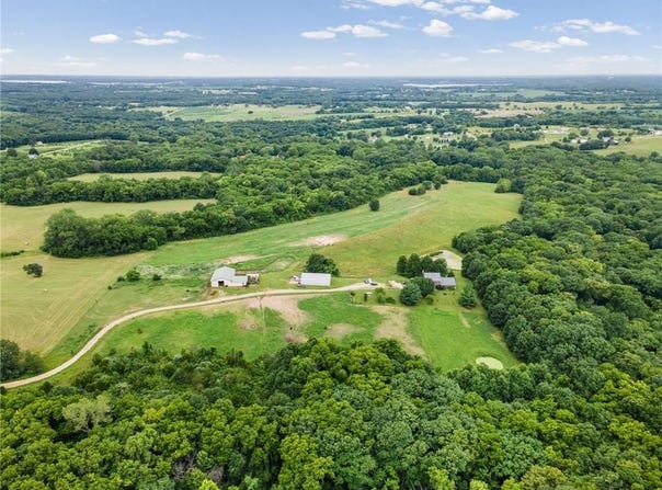 19618 Neth Road, Trimble, MO 64492