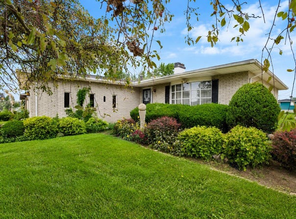 2560 W 61st Avenue, Merrillville, IN 46410