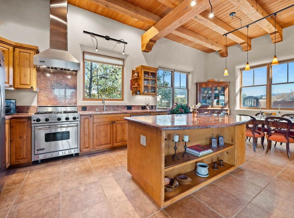 2 Tecolote Rd, Taos, NM 87529
