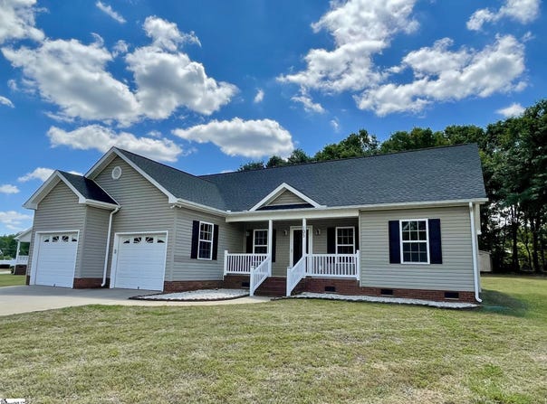 105 Falcon Lane, Chesnee, SC 29323