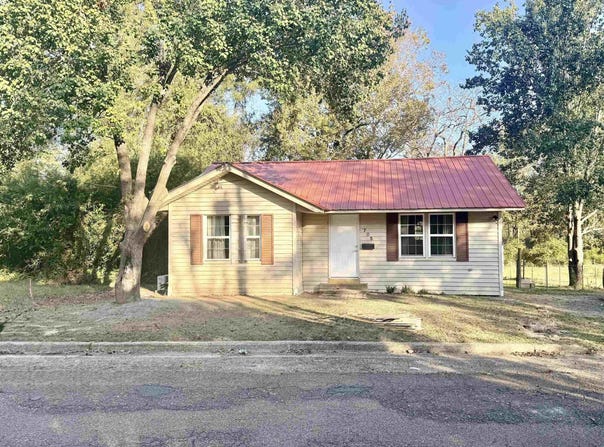 705 N 9Th St, Gurdon, AR 71743