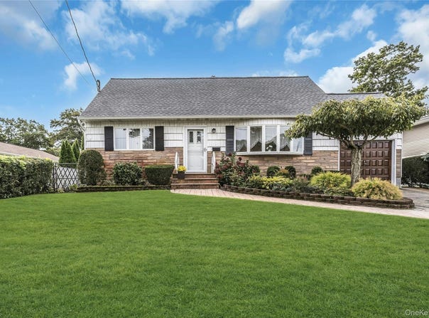472 Chelsea Avenue, West Babylon, NY 11704