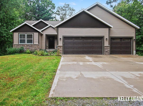 5445 Stringer Road, Fruitport, MI 49415