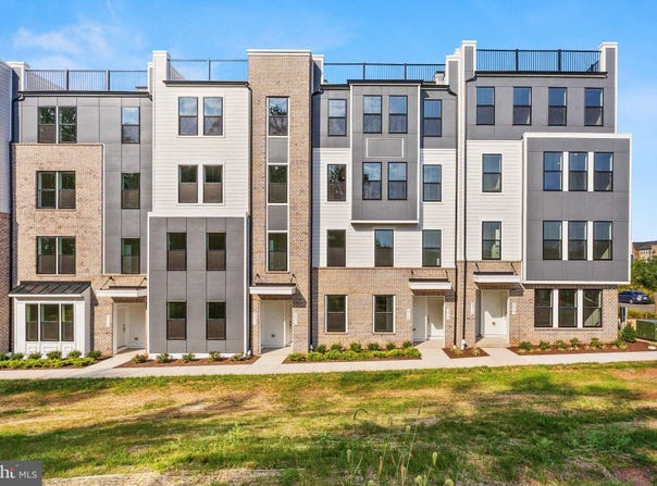 20792 CLOONGEE Terrace, DULLES, VA 20166