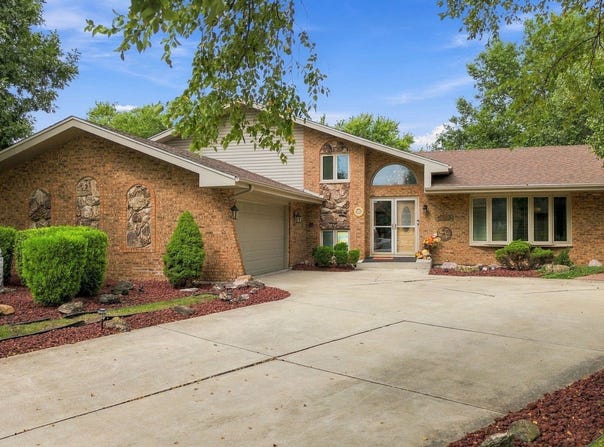 8040 Chippewa Trail, Tinley Park, IL 60477