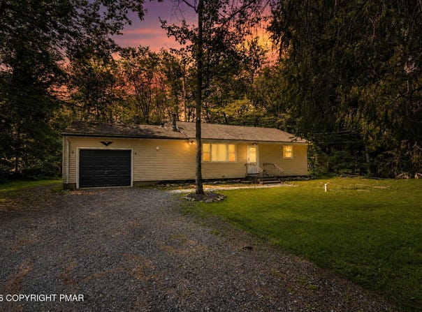 3279 Beech Ridge Drive, Pocono Summit, PA 18346