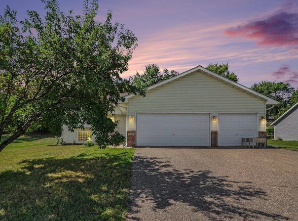 612 Deer Trail, Montgomery, MN 56069