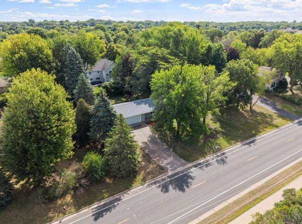 9068 Rice Lake Road, Maple Grove, MN 55369