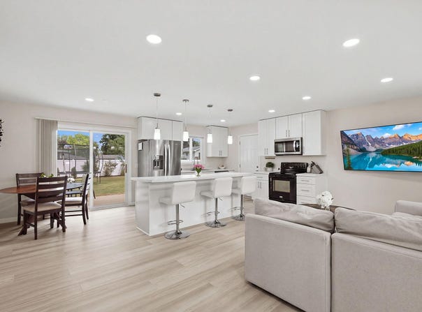 3849 Country Creek Way, Eagan, MN 55122