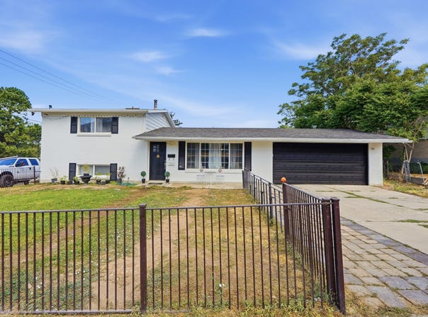 551 S UPLAND Dr E, Tooele, UT 84074