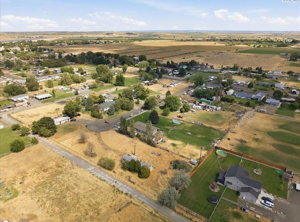 131 Place, Burbank, WA 99323