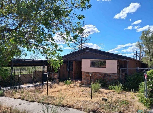 607 E Hill Ave, Gallup, NM 87301