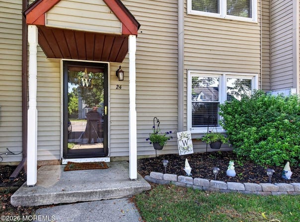 24 Forge Court, Jackson, NJ 08527