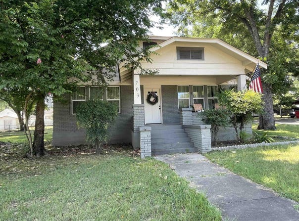 703 N Oak, Morrilton, AR 72110