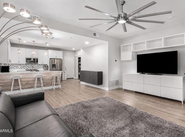 2821 S SKYLINE Drive, Mesa, AZ 85212