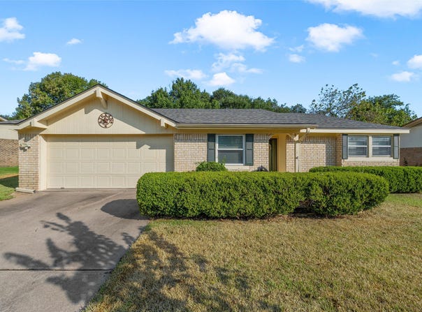 721 Pawnee Trail, Hewitt, TX 76643