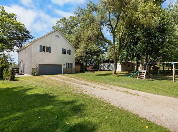 8970 River Valley Road, Brighton, MI 48116