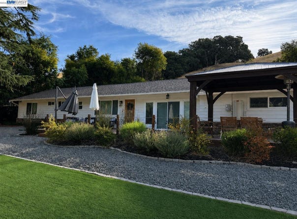 9338 Crow Canyon Rd, Castro Valley, CA 94552