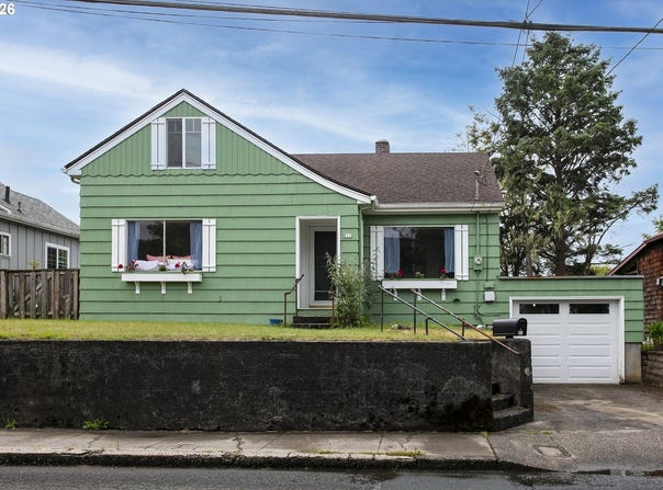 811 12TH Ave, Seaside, OR 97138