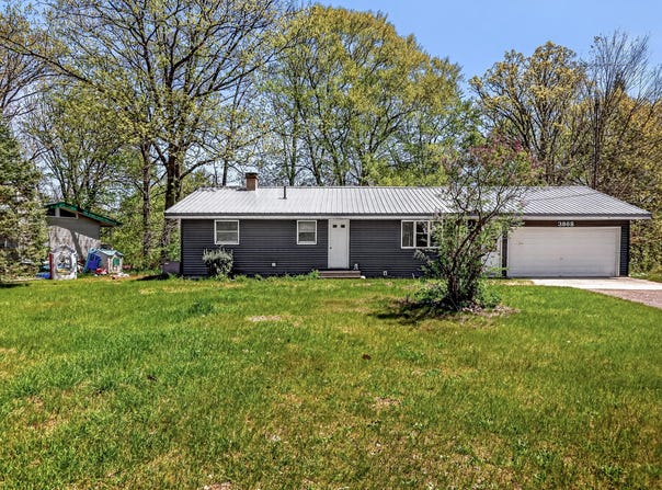 3868 S Riverview Drive, Hesperia, MI 49421